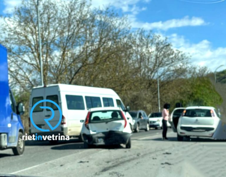 Ancora un incidente stradale in via Nenni. Corsia bloccata