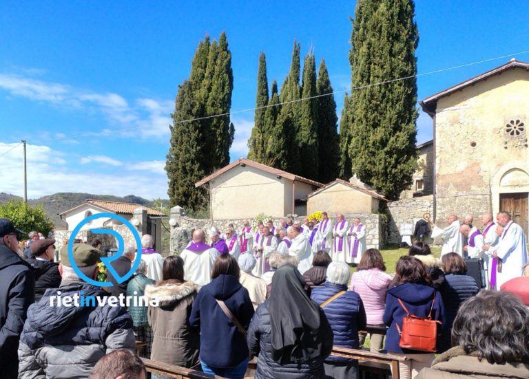 Due popoli riuniti per l’ultimo saluto a don Ercole La Pietra