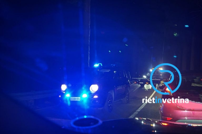 Auto contro un albero a Sella di Corno