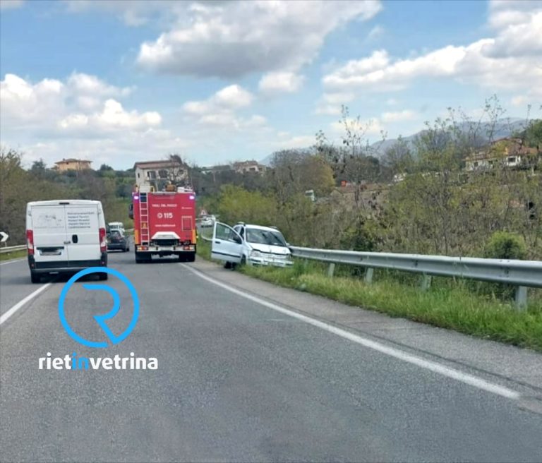 Auto finisce fuori strada sulla Salaria per Roma e si schiantą contro il guardrail