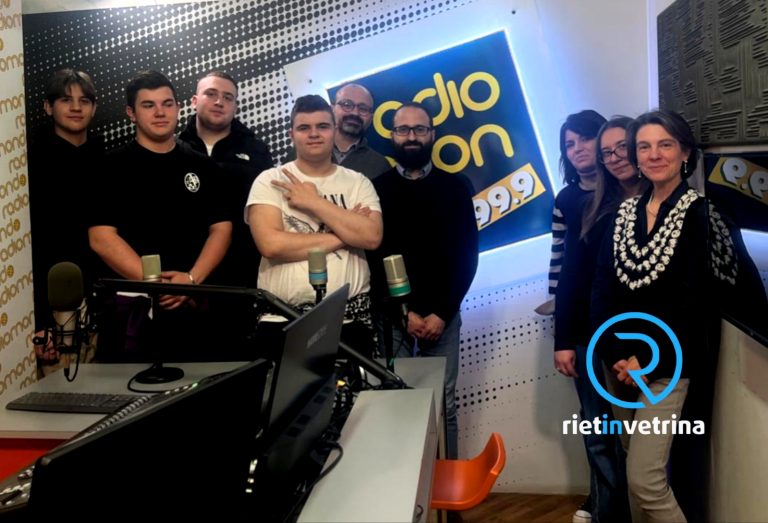 Delegazione di studenti del Costaggini visita Radiomondo per scoprire il mondo della radio