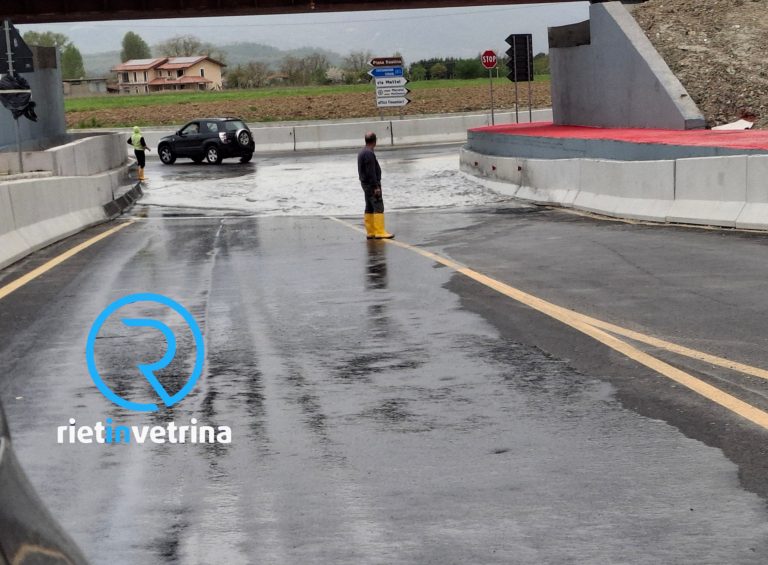 Allagato il sottopasso di via Velinia causa rottura di una condotta:APS al lavoro