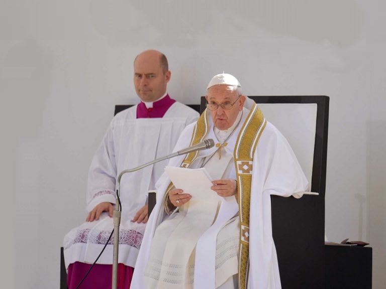 Morte Papa Francesco, alla Prefettura di Rieti aperto registro condoglianze