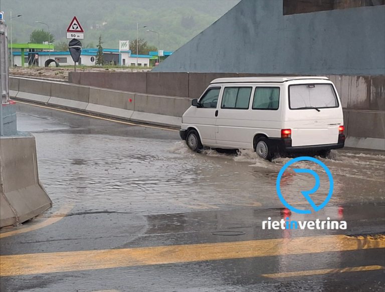 ►VIDEO – Allagato il nuovo sottopasso di via Velinia