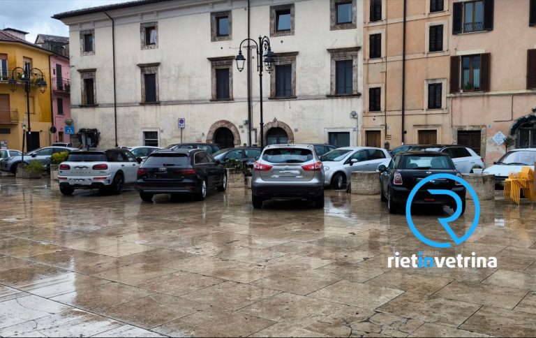 SEI TU IL REPORTER di Rietinvetrina – “Perché nonostante il divieto le auto vengono posteggiate in piazza San Francesco?”