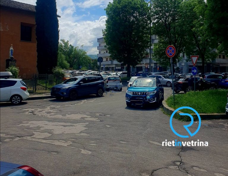SEI TU IL REPORTER di Rietinvetrina – “Sosta selvaggia, evitato per poco un incidente in piazza Bachelet”
