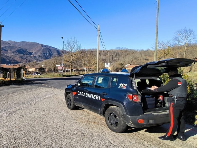 Guidava con una patente contraffatta. Il vero documento non veniva rinnovato dal 2005