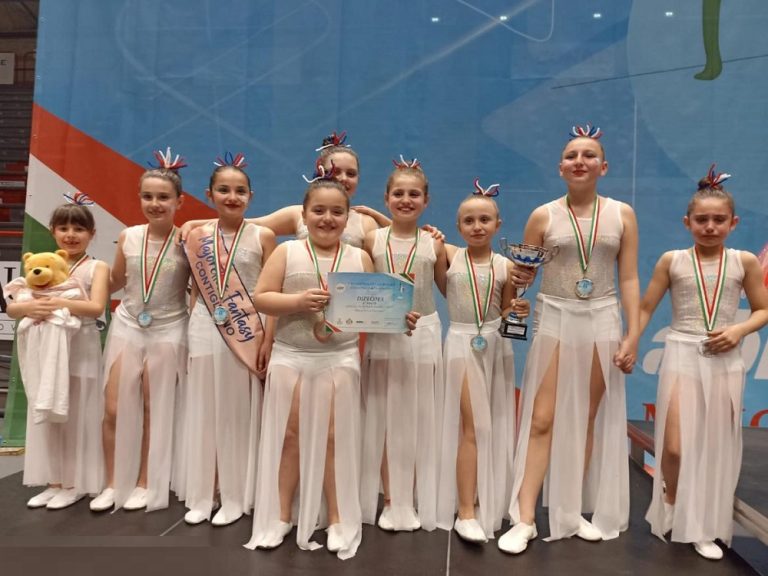 Secondo posto ai Campionati Italiani di Pistoia per le Majorettes “Fantasy” di Contigliano