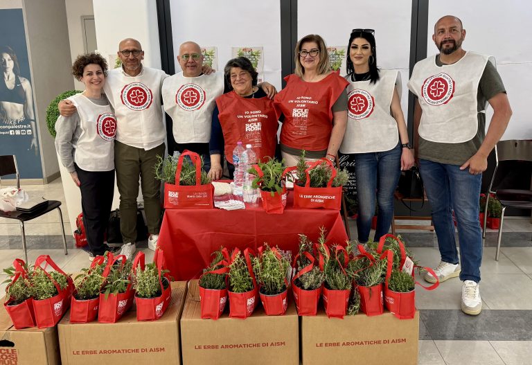 La solidarietà ha avuto il profumo delle Erbe Aromatiche AISM