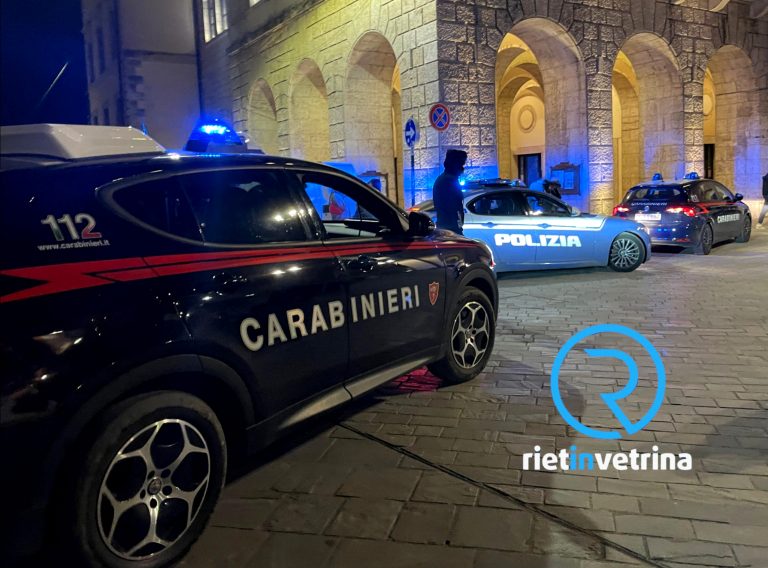 Rissa in piazza del Comune, Polizia e Carabinieri intervengono a sirene spiegate: dileguati i protagonisti