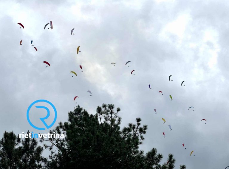 Sul cielo di Poggio Bustone, decine di Parapendii da tutto il mondo