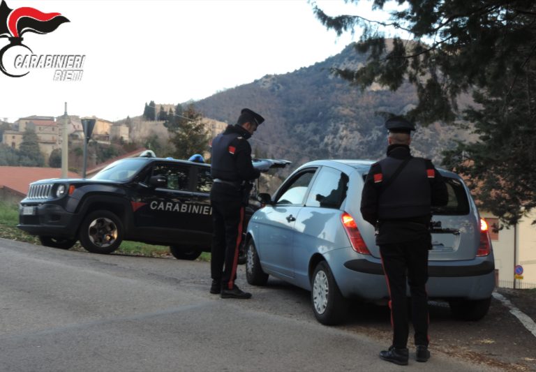 Tre persone fermate perchè alla guida ubriache. Una si è schiantata contro un marciapiede