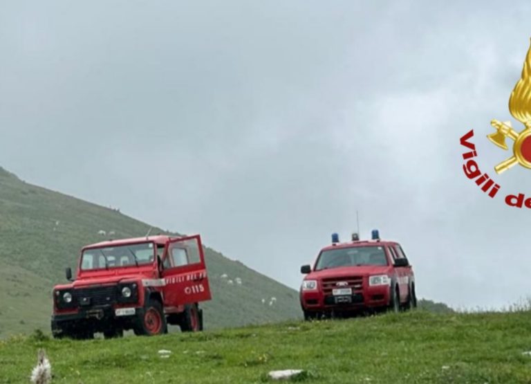 Comitiva dispersa in un canalone vallivo di Greccio