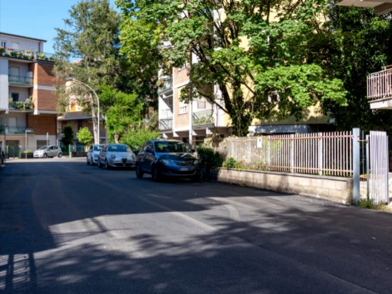 Nuovo asfalto a Città Giardino, completata via dei Platani e iniziata via degli Elci