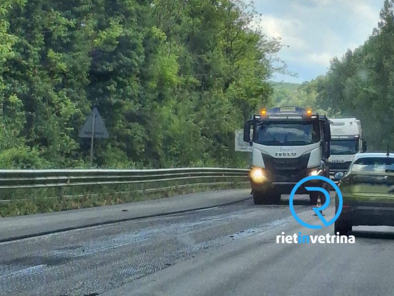 Lavori di asfaltatura a Ponte Buita, traffico a rilento