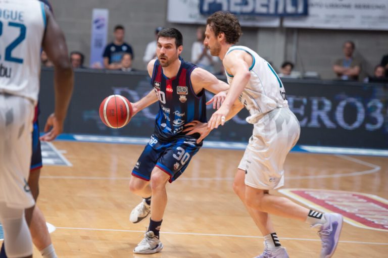 La Real Sebastiani prende un altro schiaffo da Cantù. Ora Gara3 può diventare decisivå