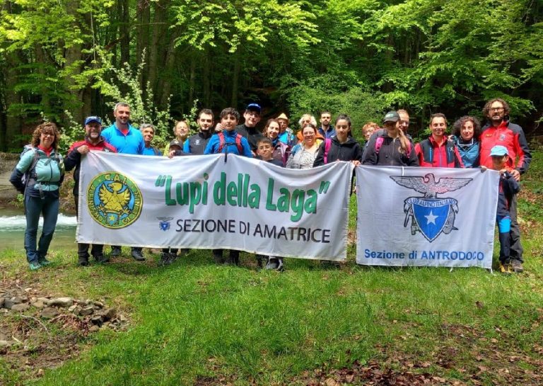 “Lupi della Laga” del CAI Amatrice e il CAI Antrodoco in escursione tra il bosco di Sant’Egidio e la Casa della Montagna