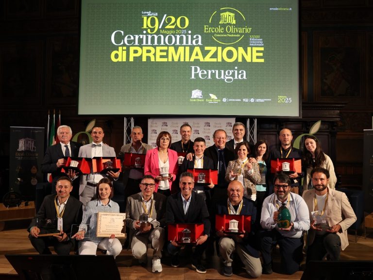 Ercole Olivario, “Essenziale” del Frantoio Cioccolini una delle 12 etichette italiane premiate