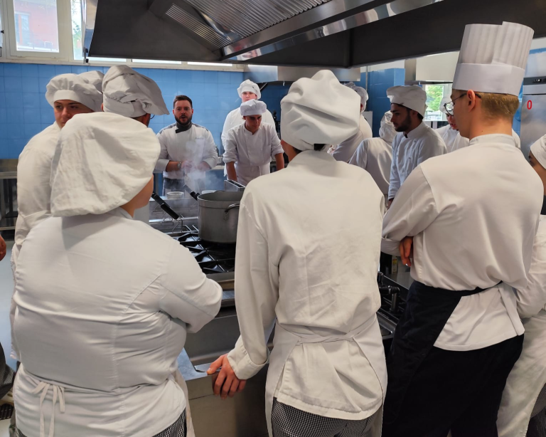 Un vortice di sapori e saperi: Lo Chef Omar Leccesi incanta la scuola Alberghiera Costaggini di Rieti