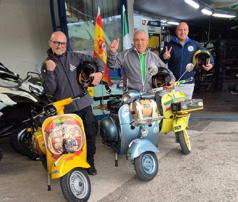 I reatini Sandro Salvati, Alessandro Dante, Mirko Narcisi del Vespa Club Rieti al Gijion (Spagna) per il “Vespa World Days 2025”