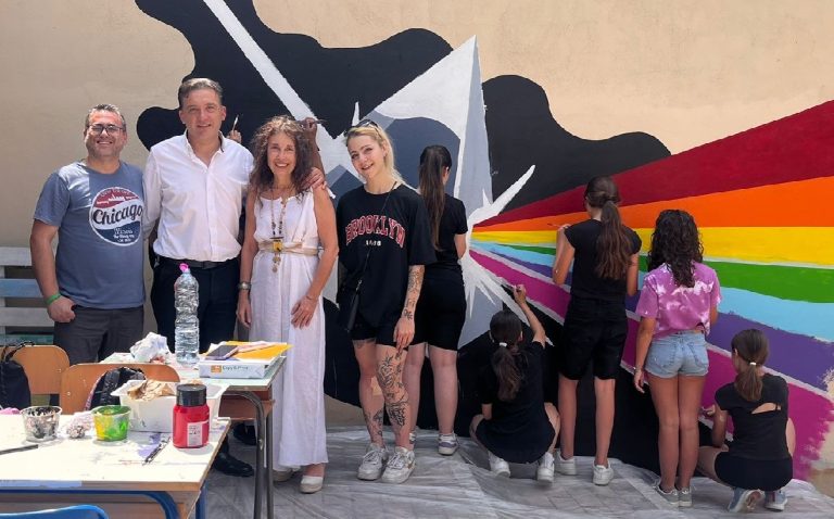 A volte i ragazzi vanno anche rincorsi. Al Forum Novum un murales contro la dispersione scolastica