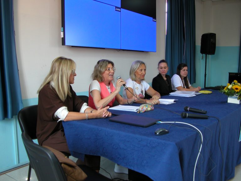 Le classi dei Licei Varrone e Jucci di Rieti hanno incontrato Rita Pasquetti autrice del libro “Mio padre è un dio”