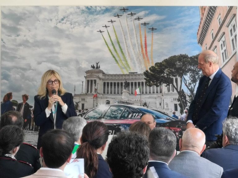 Rita Dalla Chiesa al Comando Carabinieri di Poggio Mirteto per la “Stanza di Dora” nata per l’Ascolto Protetto