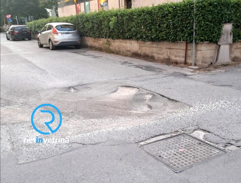 SEI TU IL REPORTER – Daniele: “In via Morro una buca si allarga con rattoppi inutili. A quando la risoluzione?”
