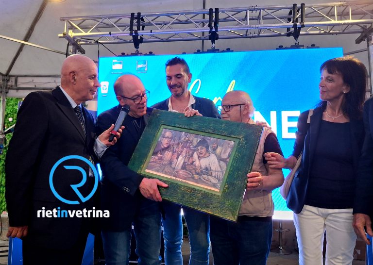 ►VIDEO – La Saletta dei Ricordi dona un quadro a Carlo Verdone