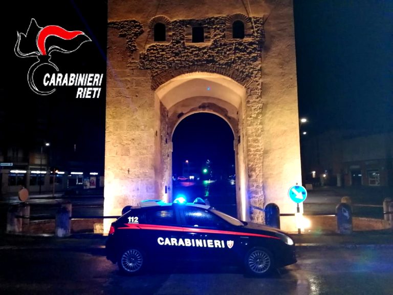 Extracomunitario brandisce coltello e danneggia le auto in transito nel centro storico di Rieti