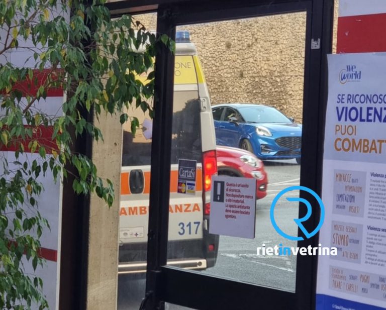 Far west in viale Morroni: donne inseguono un uomo con una spranga in mezzo alle persone