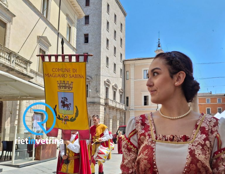 ►VIDEO – Sfilata con costumi medievali nel centro di Rieti da parte del Comune di Magliano Sabina per “Le vie del Giubileo 2025”