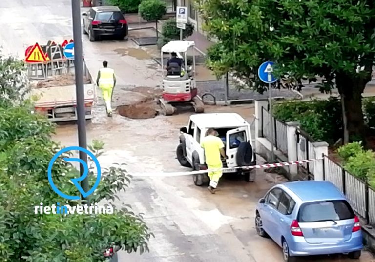Tubatura rotta: via dei Mirti ancora allagata
