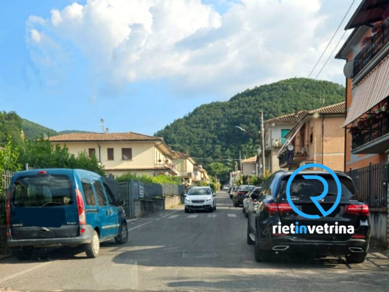 Rischio incidente, auto contromano in via Cavone