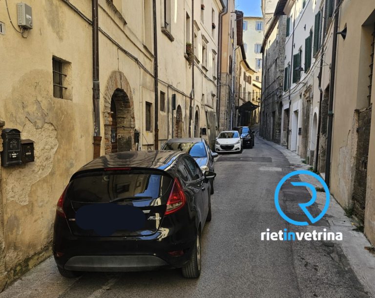 SEI TU IL REPORTER di Rietinvetrina – “In via del Porto auto transitano contromano e strada bloccata dalle macchine posteggiate”