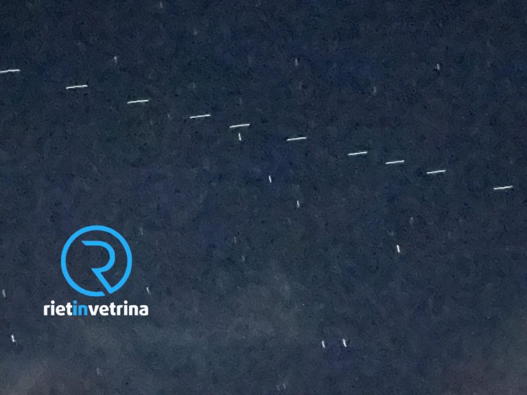 Sul cielo reatino Satelliti Starlink o aerei che vanno verso Sud?