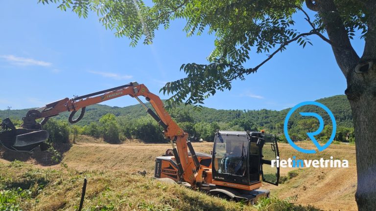 Eseguito sfalcio degli argini torrente La Valle a Piani Poggio Fidoni