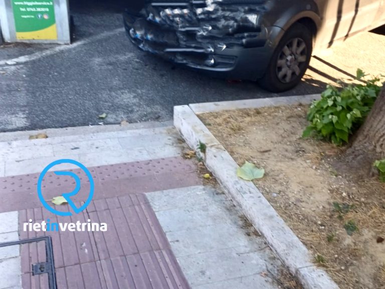 SEI TU IL REPORTER di Rietinvetrina – Antonella: “A Porta Conca auto posteggiate sempre davanti allo scivolo per disabili”
