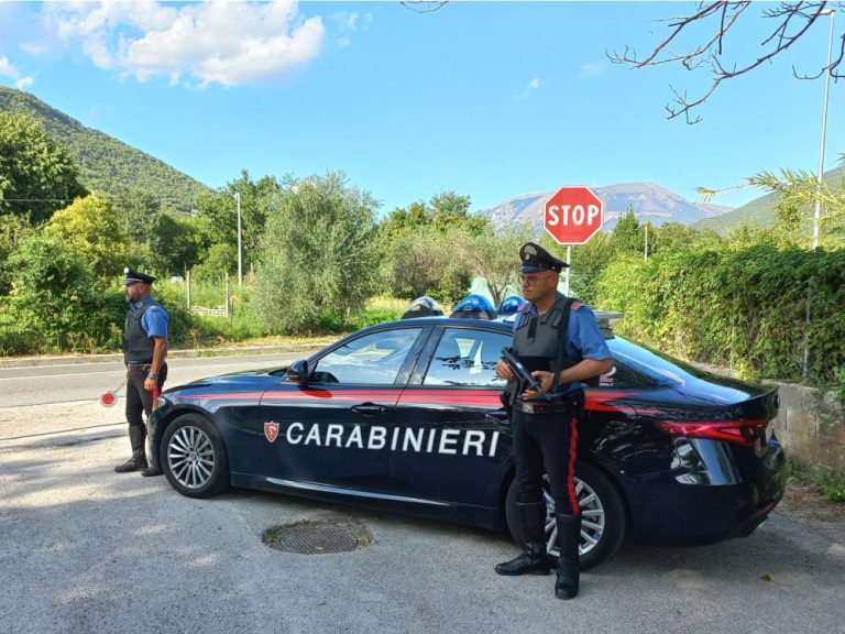 Castel Sant’Angelo, i Carabinieri denunciano un uomo per minaccia, resistenza, oltraggio e blocco stradale