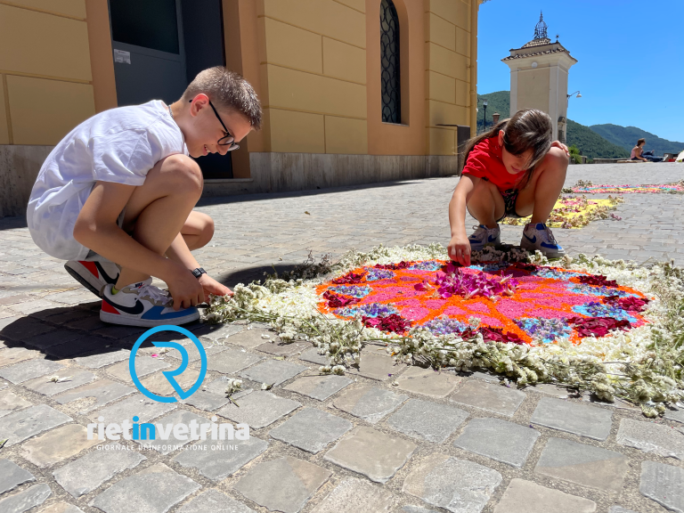 Le infiorate nel centro storico di Rieti in onore di sant’Antonio