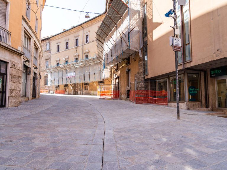 Dal 21 dicembre riapre via Cintia da via dei Pini. Sarà riattivata la ZTL davanti all’INPS