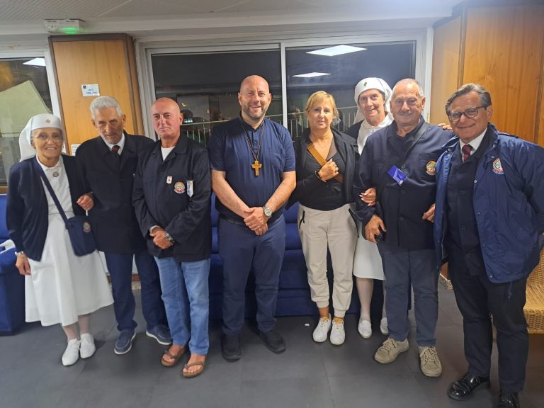 L’Unitalsi con il vescovo Piccinonna ha vissuto giorni di preghiera a Lourdes