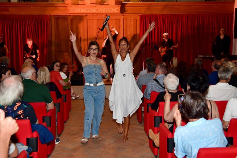 Il tributo a Franco Battiato ha entusiasmato il pubblico