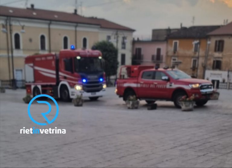 Cittaducale, auto finisce contro tubo del gas: VVF sul posto