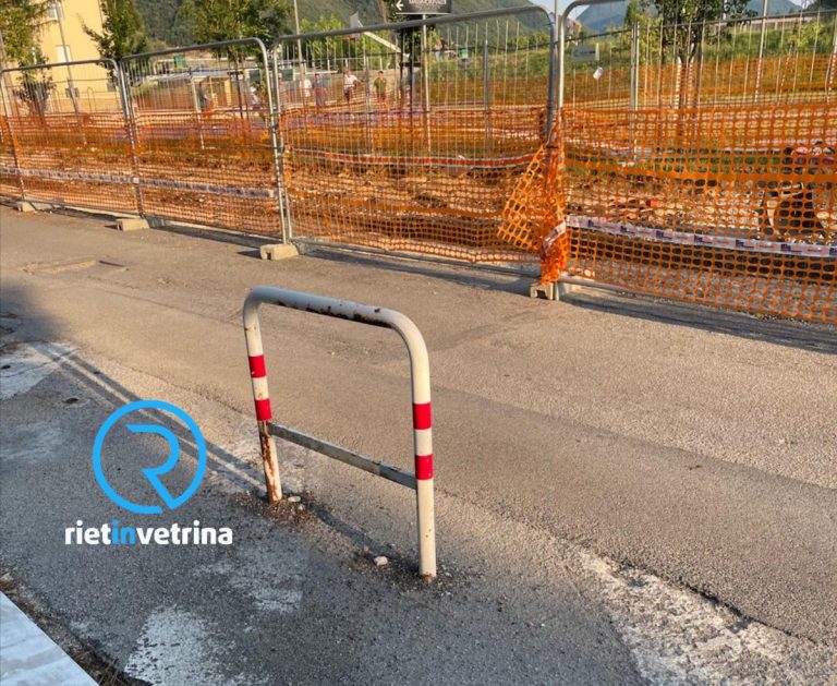 SEI TU IL REPORTER di Rietinvetrina – “Questo ferro in via Theseider è pericoloso. La strada è stretta per i cantieri”