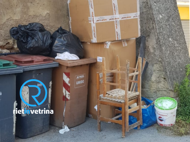 SEI TU IL REPORTER di Rietinvetrina – “In piazza Migliorini parcheggi eliminati per mettere cassonetti dei rifiuti. Inoltre non c’è differenziata”