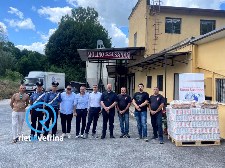 Il vescovo Vito Piccinonna visita il Molino Santa Susanna che dona due quintali di farina alla Caritas – LE FOTO
