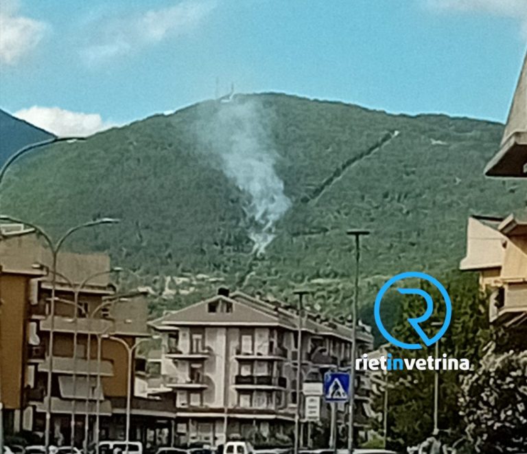 In fiamme bosco zona Macchiole – Cupaello. Sul posto stanno accorrendo i soccorritori