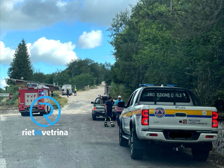Incendio, Pompieri saliti zona Calcarone. Arrivato anche l’elicottero per gettare acqua