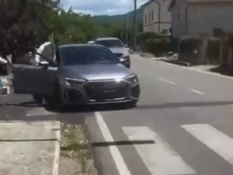 Ladri in azione in pieno giorno a Piani Sant’Elia: ripresi da un passante scappano a bordo di una Audi